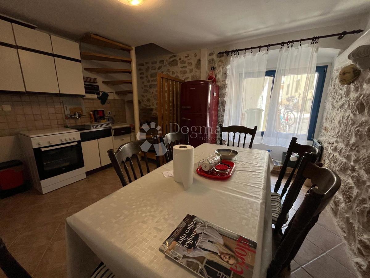 Hiša Betina, Tisno, 81m2