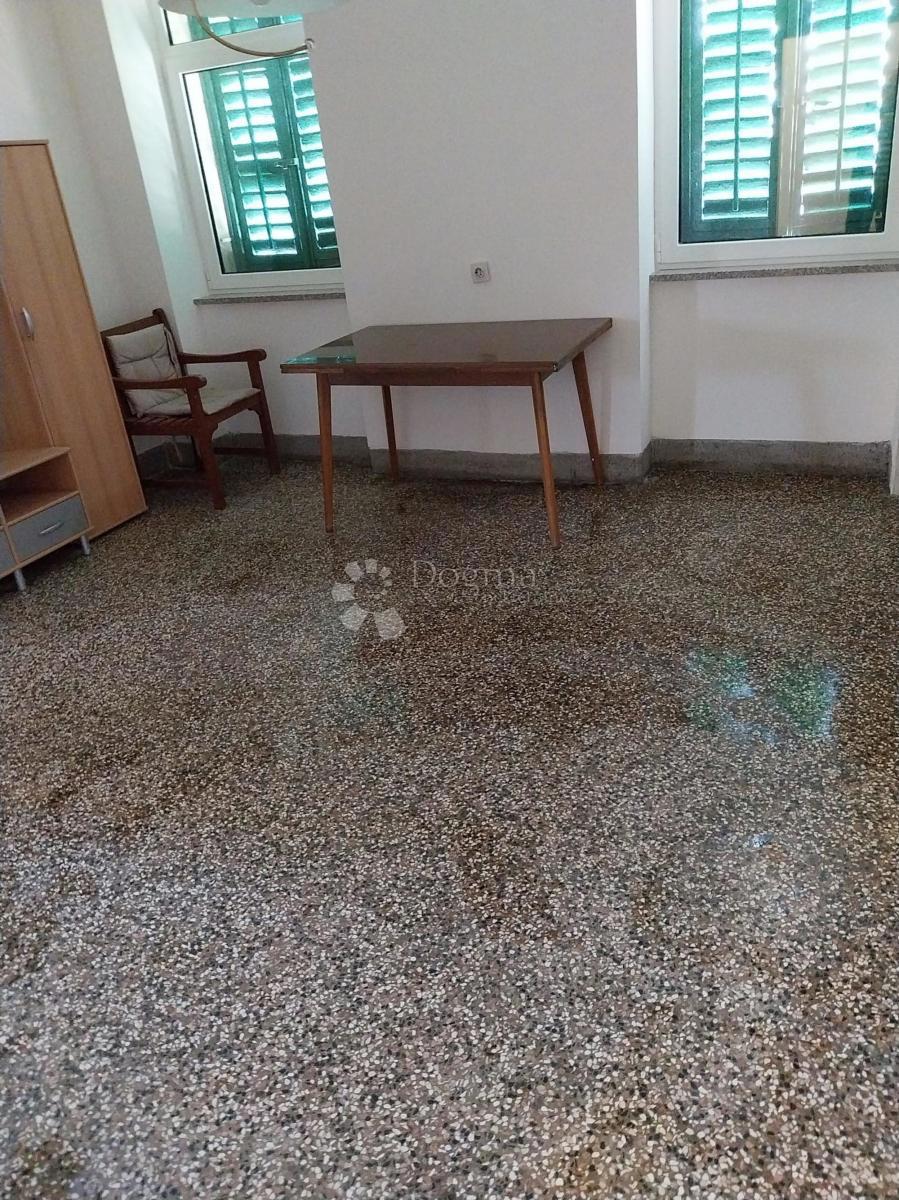 Stanovanje Centar, Pula, 66,76m2