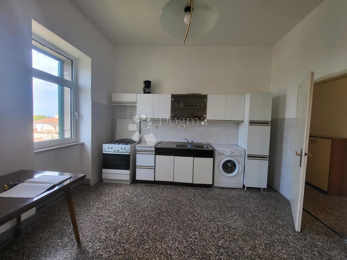 Stanovanje Centar, Pula, 66,76m2