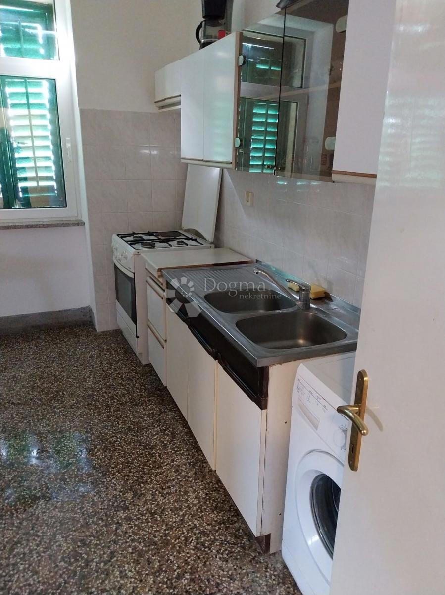 Stanovanje Centar, Pula, 66,76m2