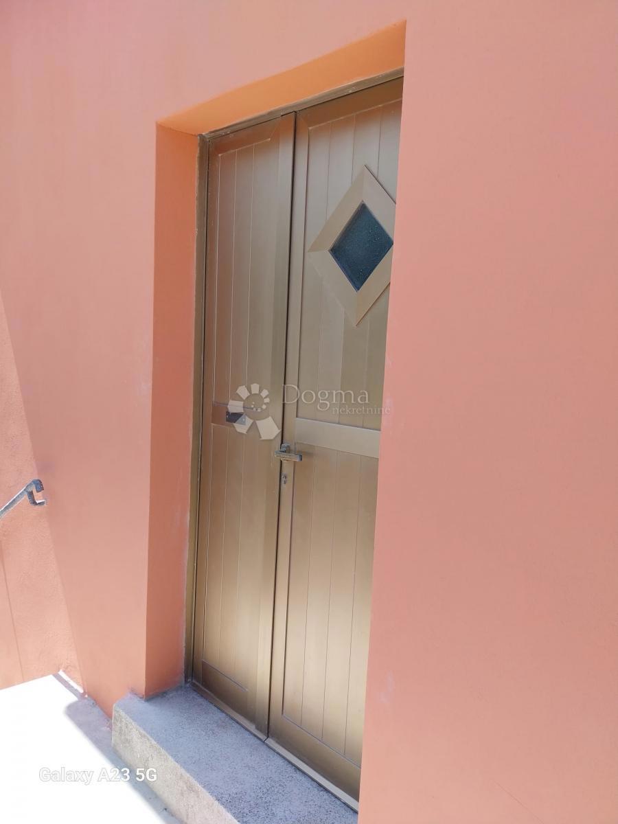 Stanovanje Centar, Pula, 66,76m2