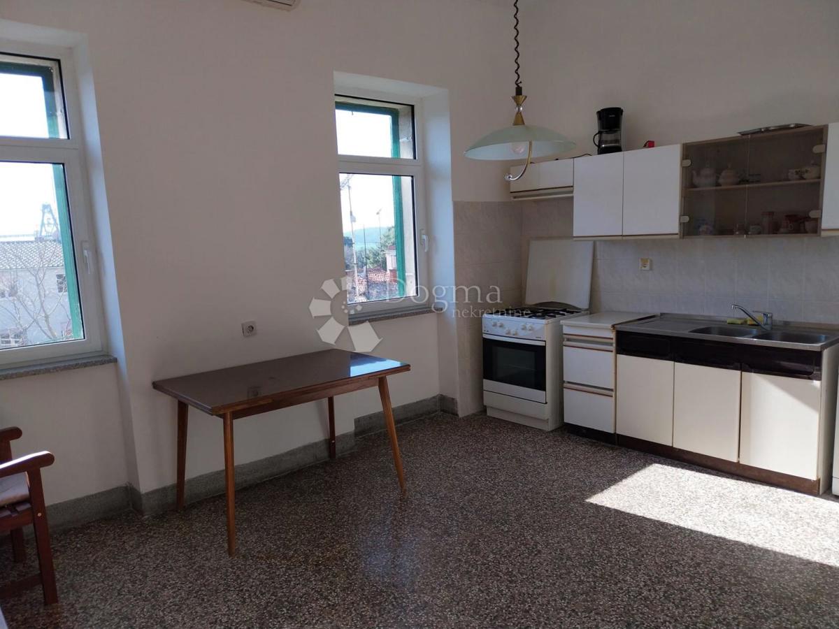 Stanovanje Centar, Pula, 66,76m2