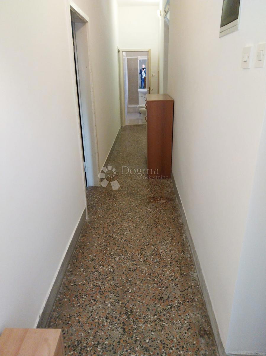 Stanovanje Centar, Pula, 66,76m2