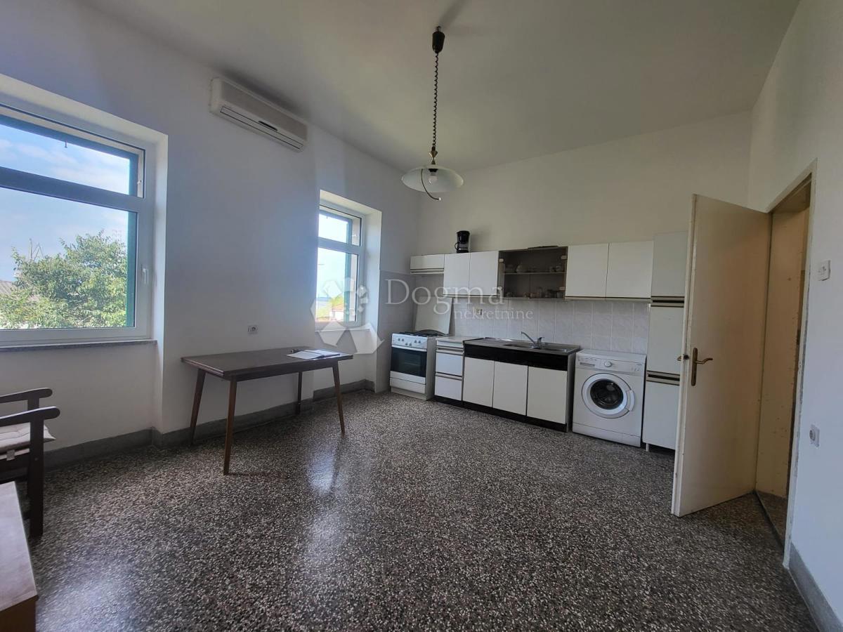 Stanovanje Centar, Pula, 66,76m2