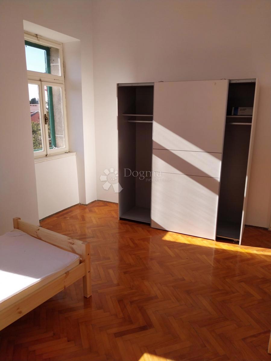 Stanovanje Centar, Pula, 66,76m2