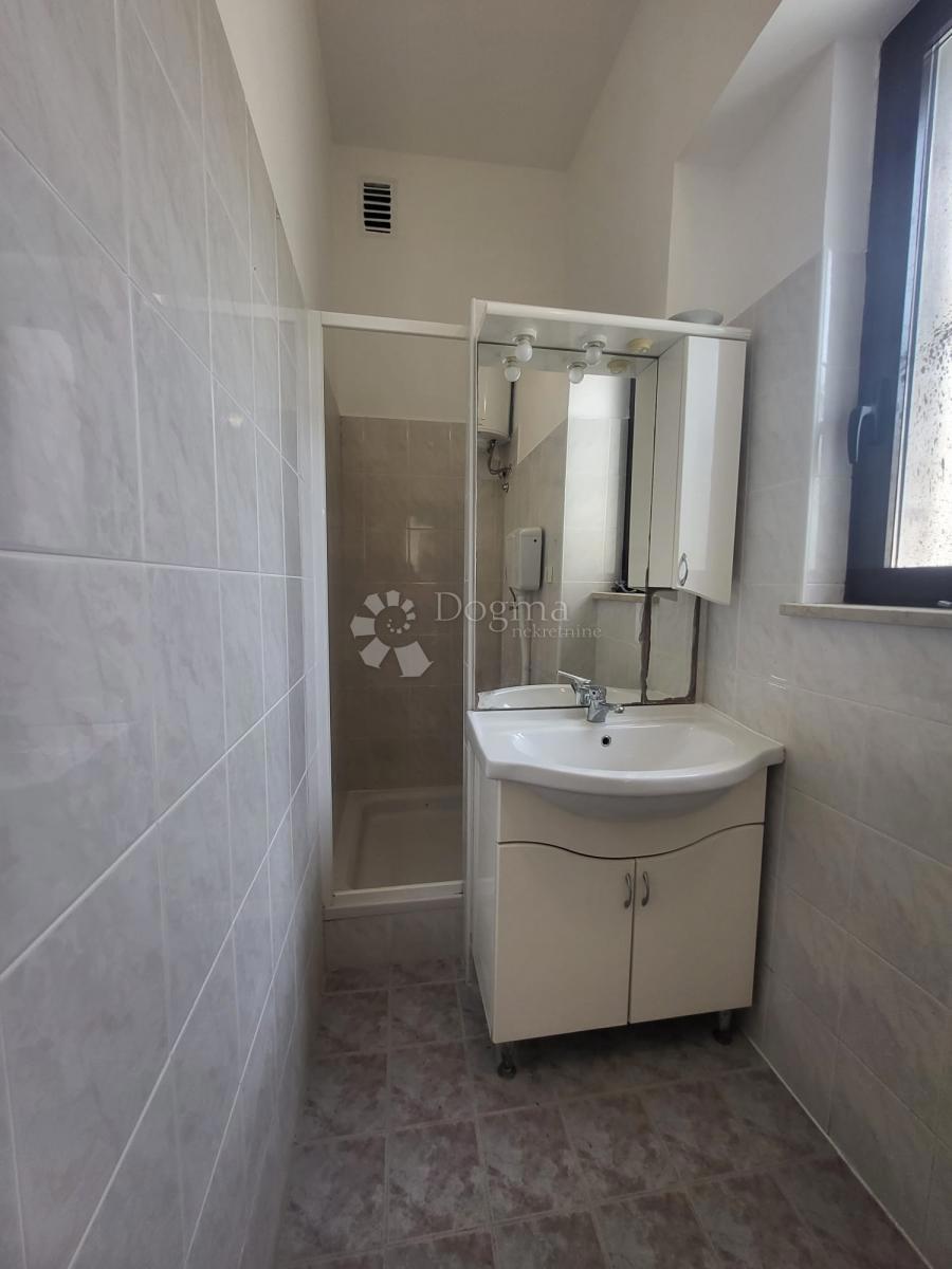 Stanovanje Centar, Pula, 66,76m2