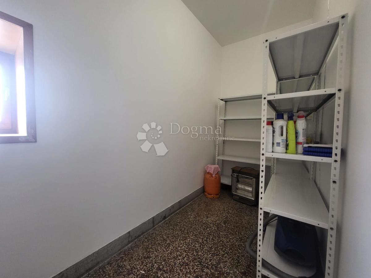 Stanovanje Centar, Pula, 66,76m2