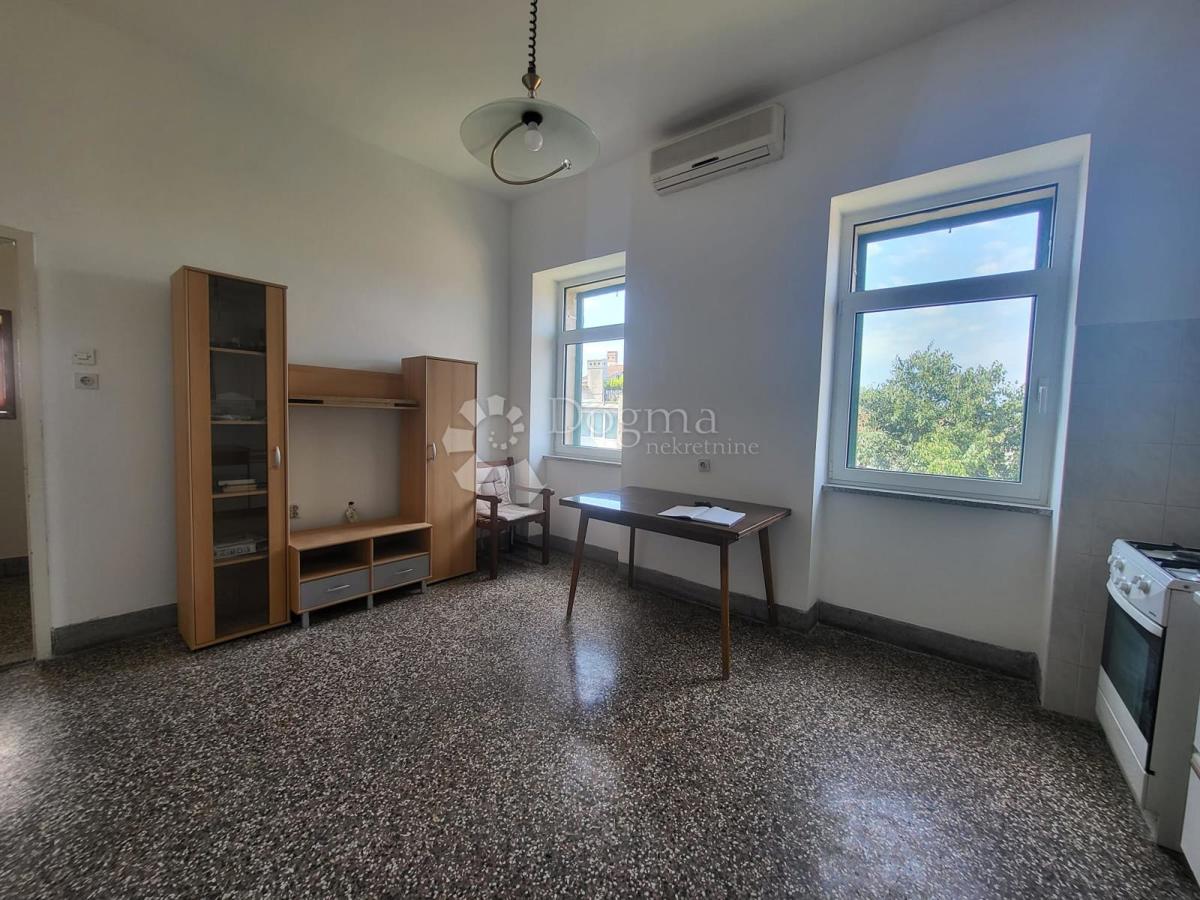 Stanovanje Centar, Pula, 66,76m2