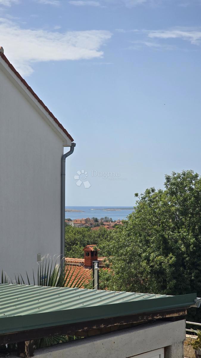 Priložnost! Očarljiva hiša v Medulinu