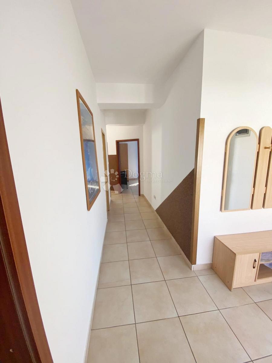 Hiša Novalja, 250m2