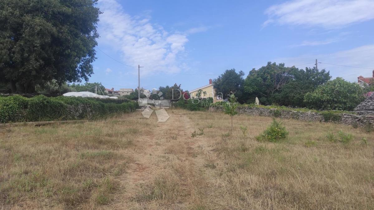 Zazidljivo zemljišče Kavran, Marčana, 1.409m2
