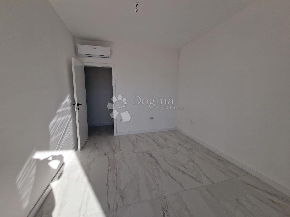 Stanovanje Okrug Gornji, Okrug, 93,20m2