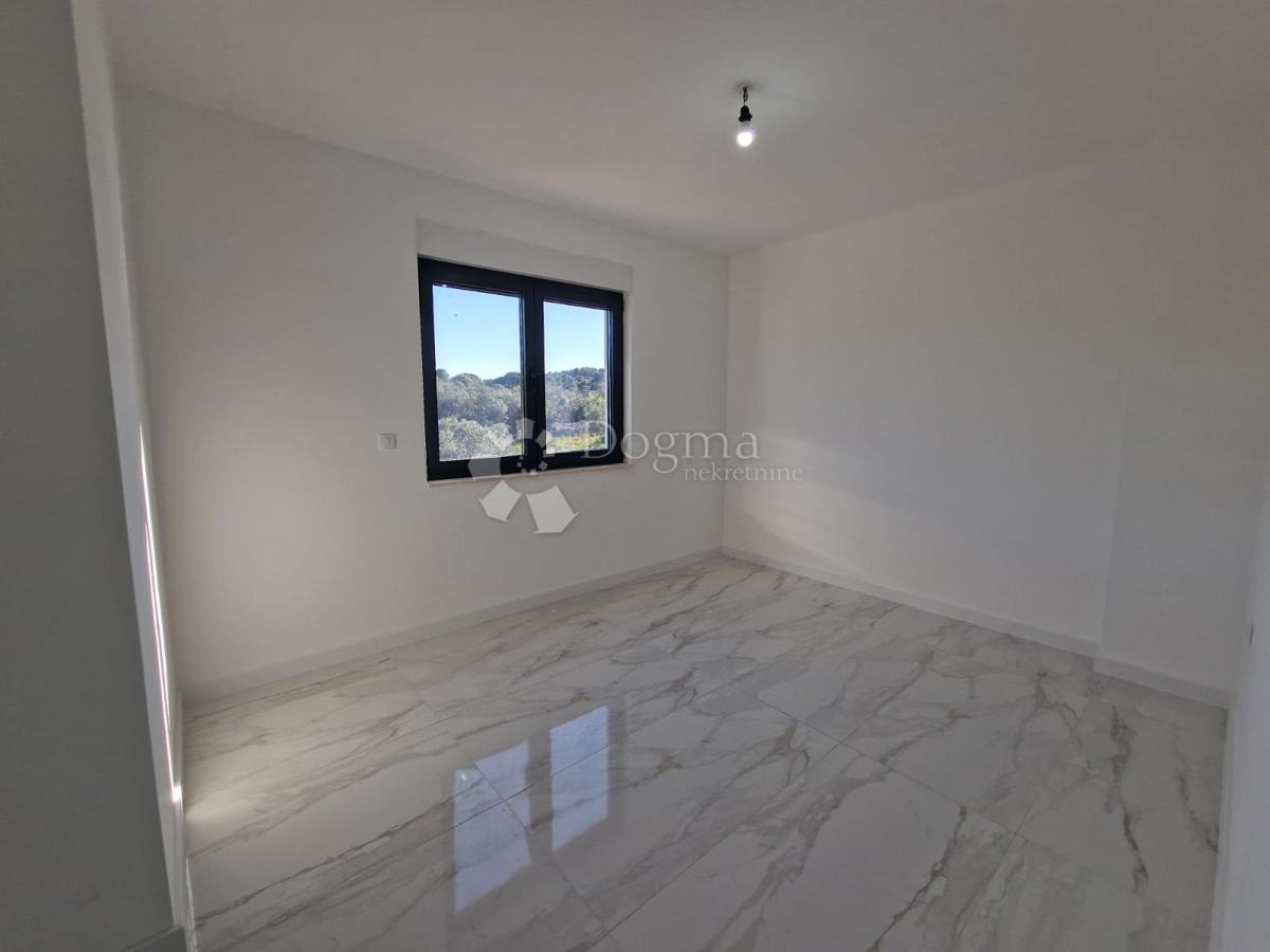 Stanovanje Okrug Gornji, Okrug, 93,20m2