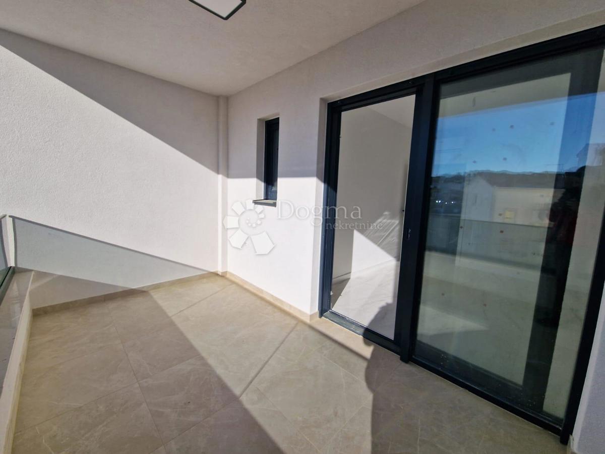 Stanovanje Okrug Gornji, Okrug, 93,20m2