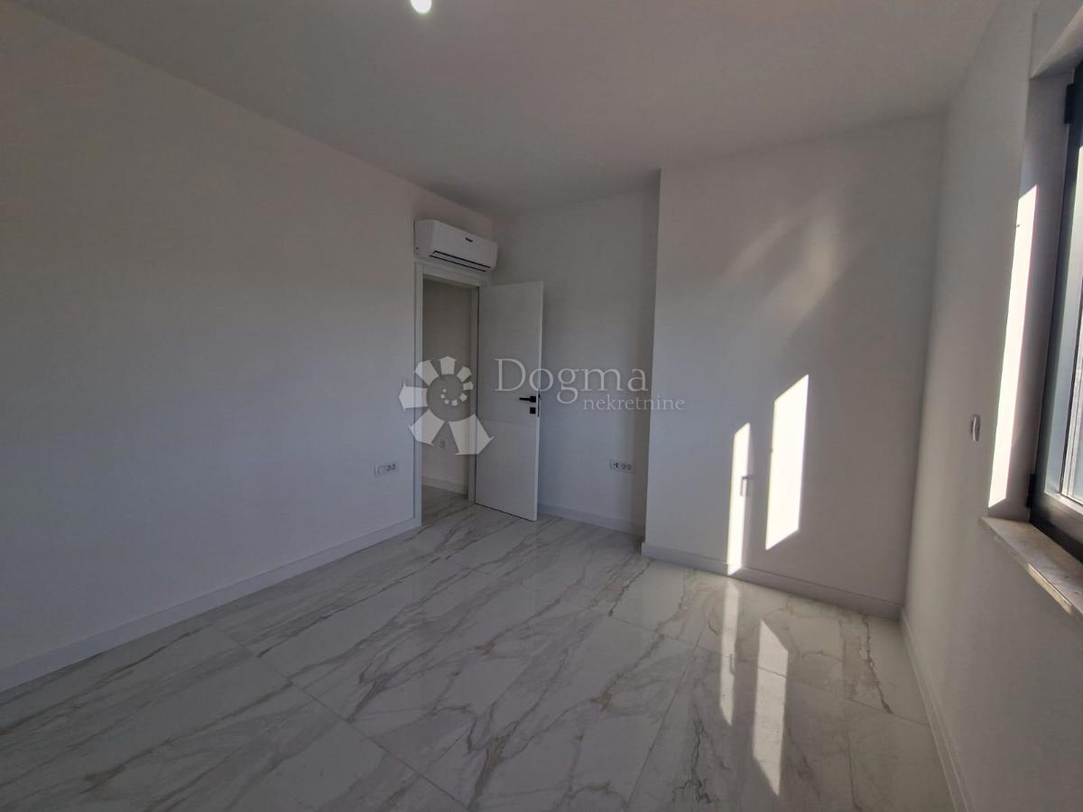 Stanovanje Okrug Gornji, Okrug, 93,20m2