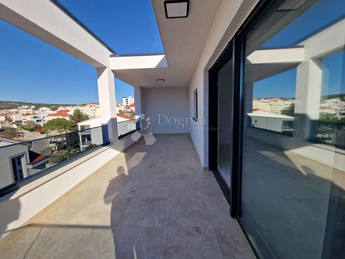 Stanovanje Okrug Gornji, Okrug, 71,94m2