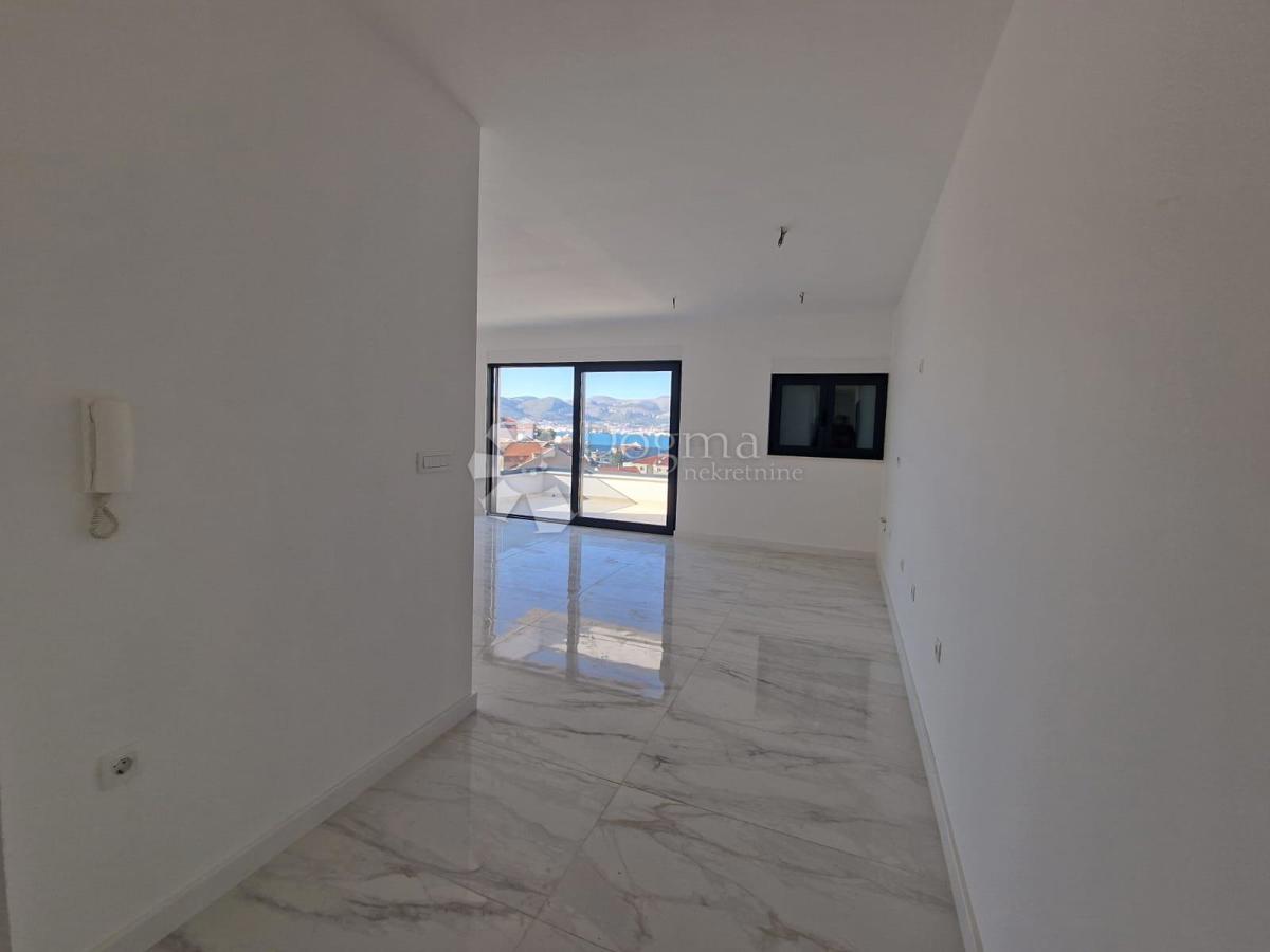 Stanovanje Okrug Gornji, Okrug, 71,94m2