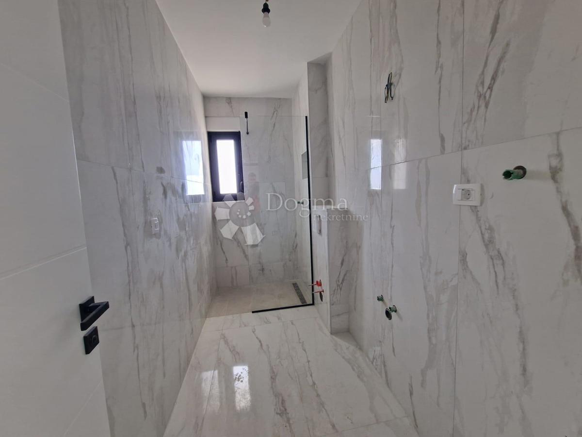 Stanovanje Okrug Gornji, Okrug, 71,94m2