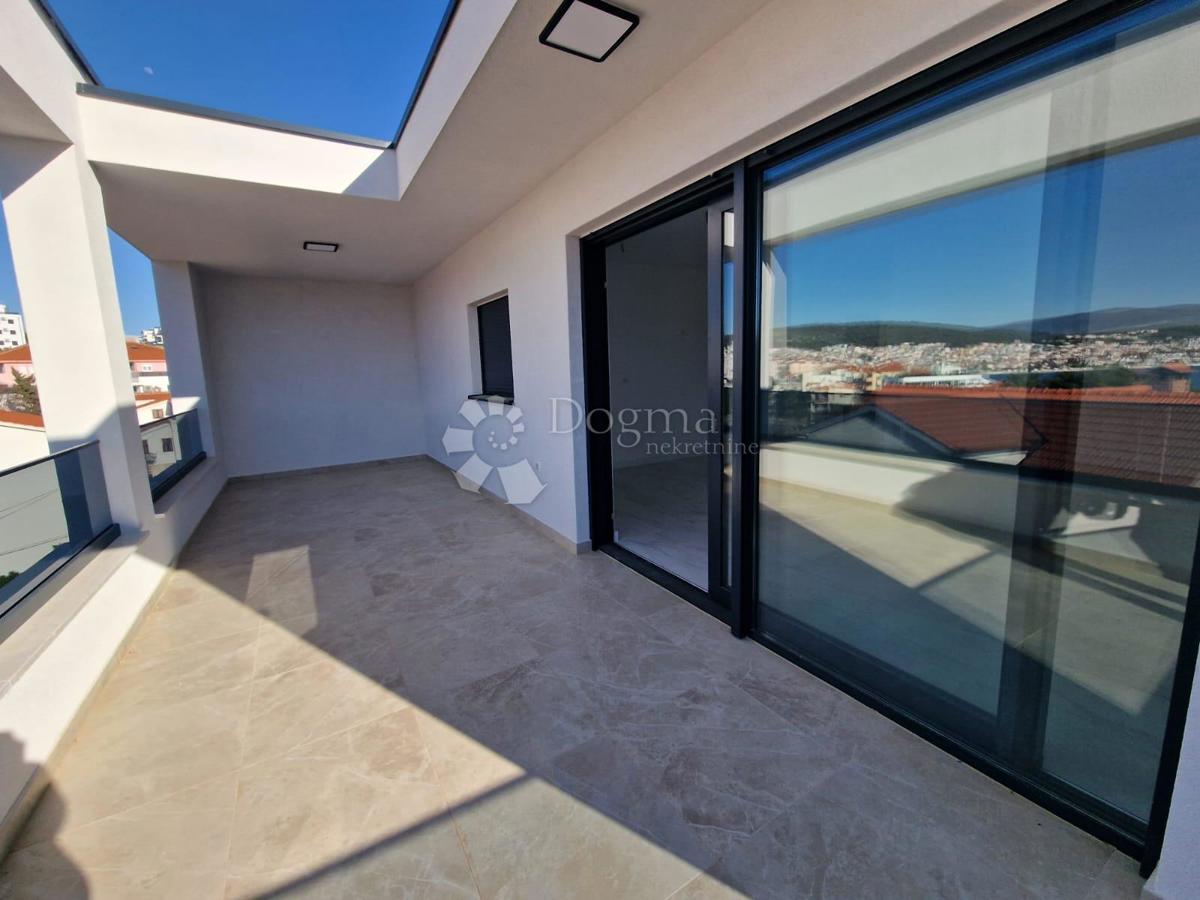 Stanovanje Okrug Gornji, Okrug, 71,94m2