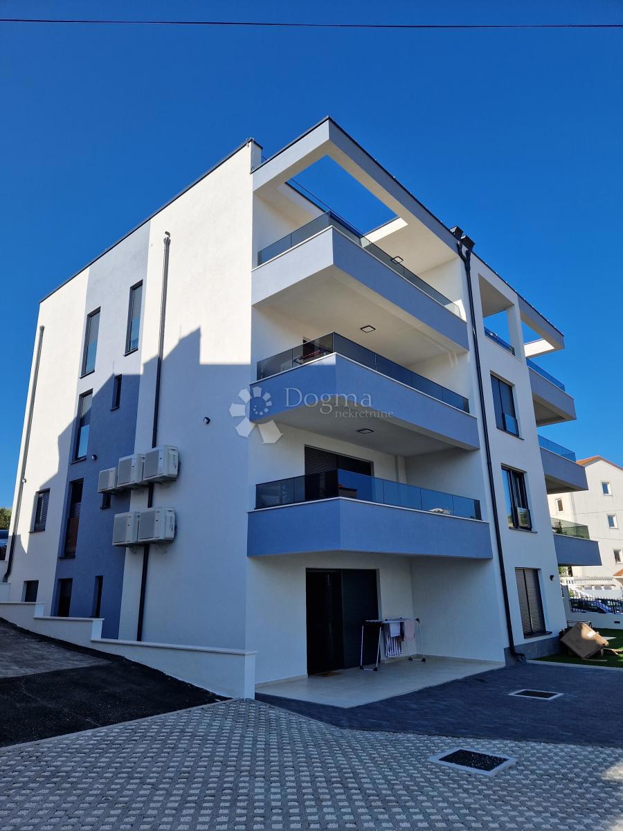 Stanovanje Okrug Gornji, Okrug, 71,94m2