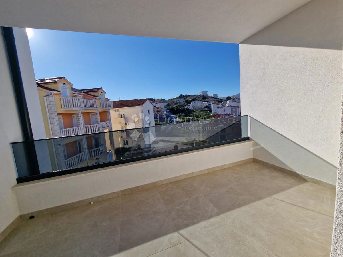 Stanovanje Okrug Gornji, Okrug, 71,94m2