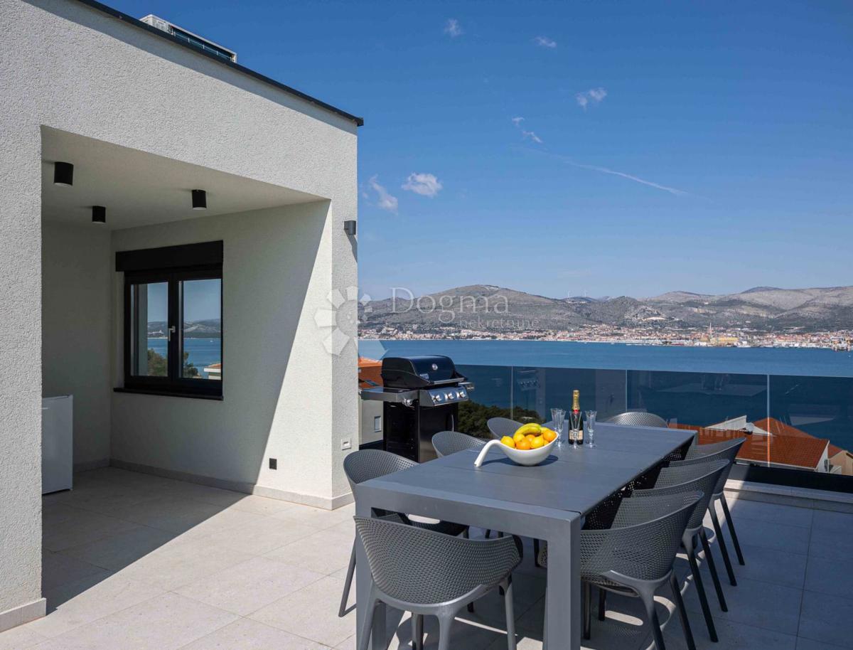 TROGIR/ČIOVO - ČUDOVITA VILA Z BAZENOM IN RAZGLEDOM