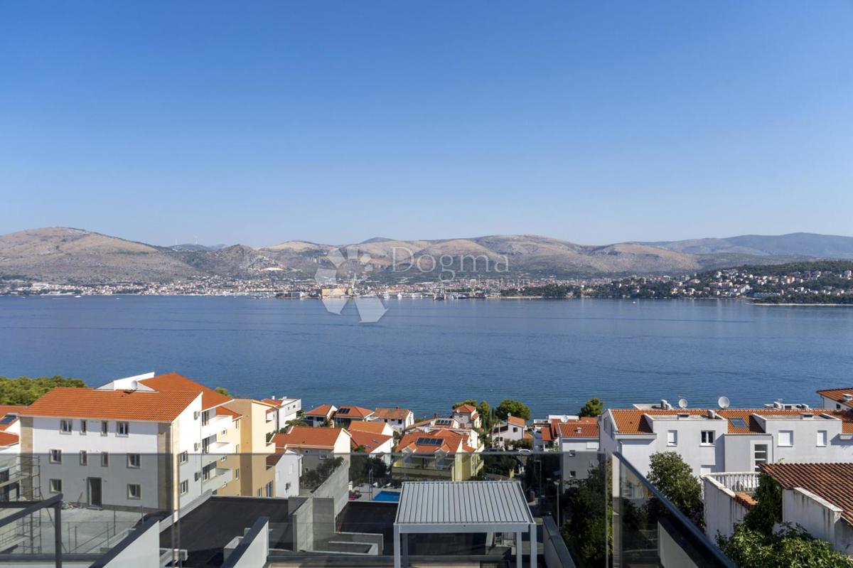 TROGIR/ČIOVO - ČUDOVITA VILA Z BAZENOM IN RAZGLEDOM