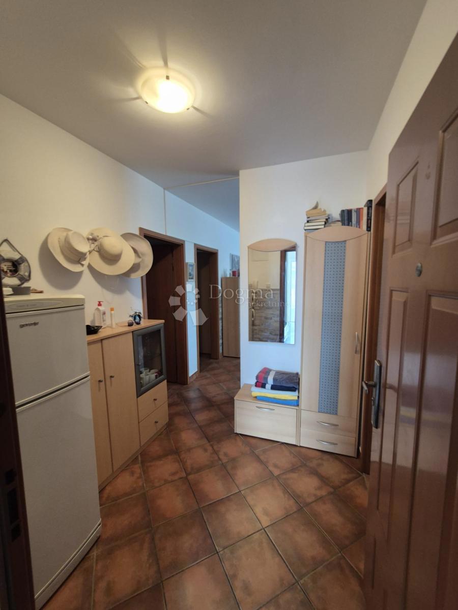 Stanovanje Okrug Gornji, Okrug, 50,55m2