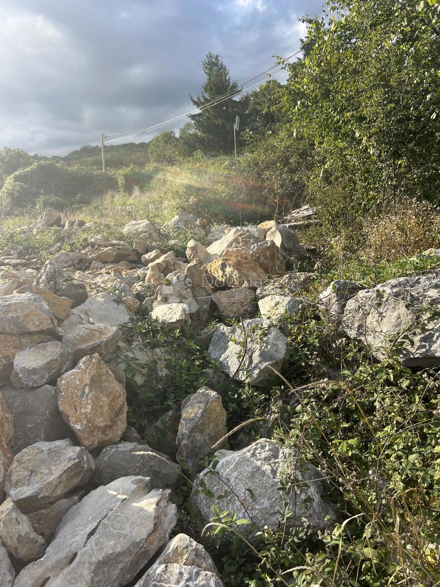 Zazidljivo zemljišče Kastav, 800m2