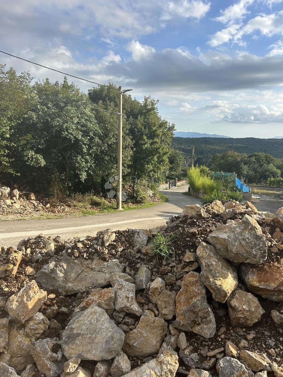 Zazidljivo zemljišče Kastav, 800m2