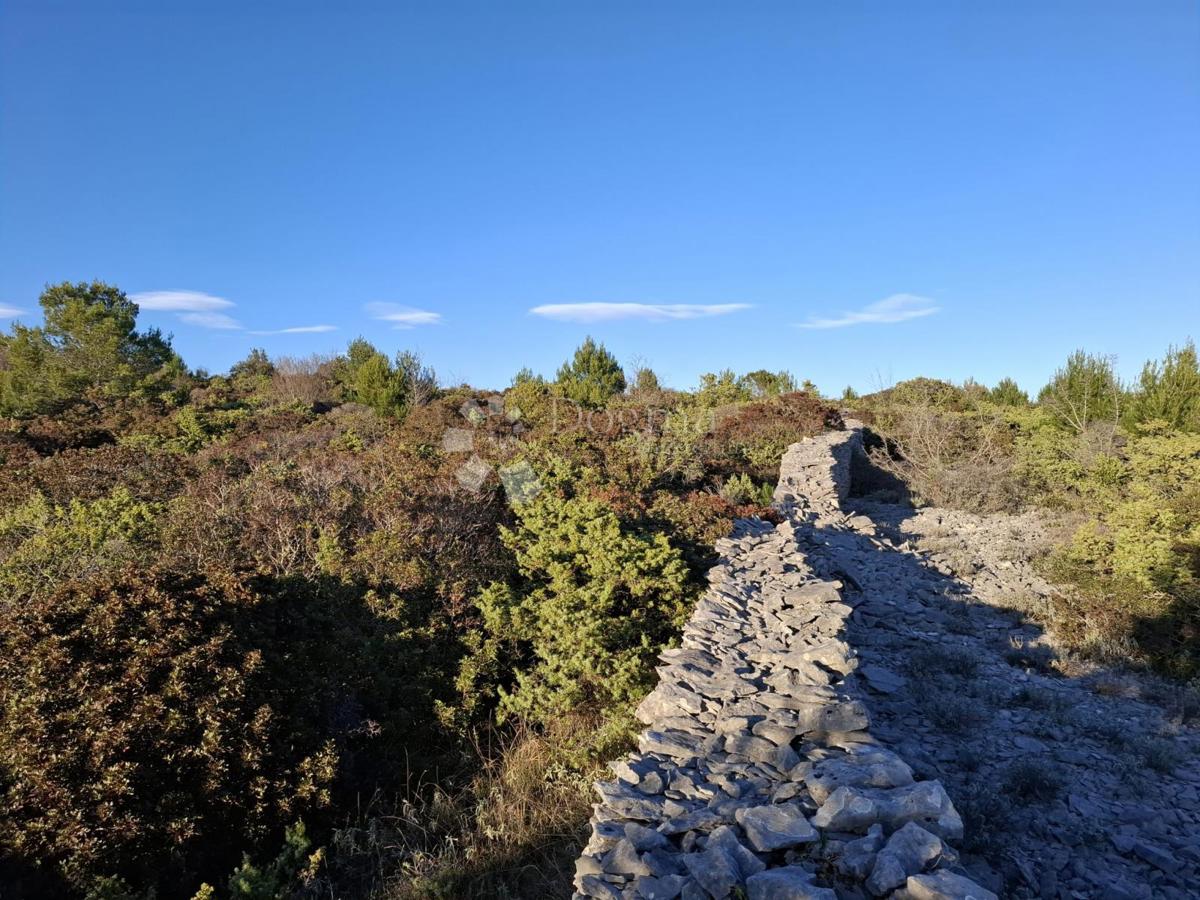 Fantastično zemljišče s panoramskim razgledom - 1004 m2