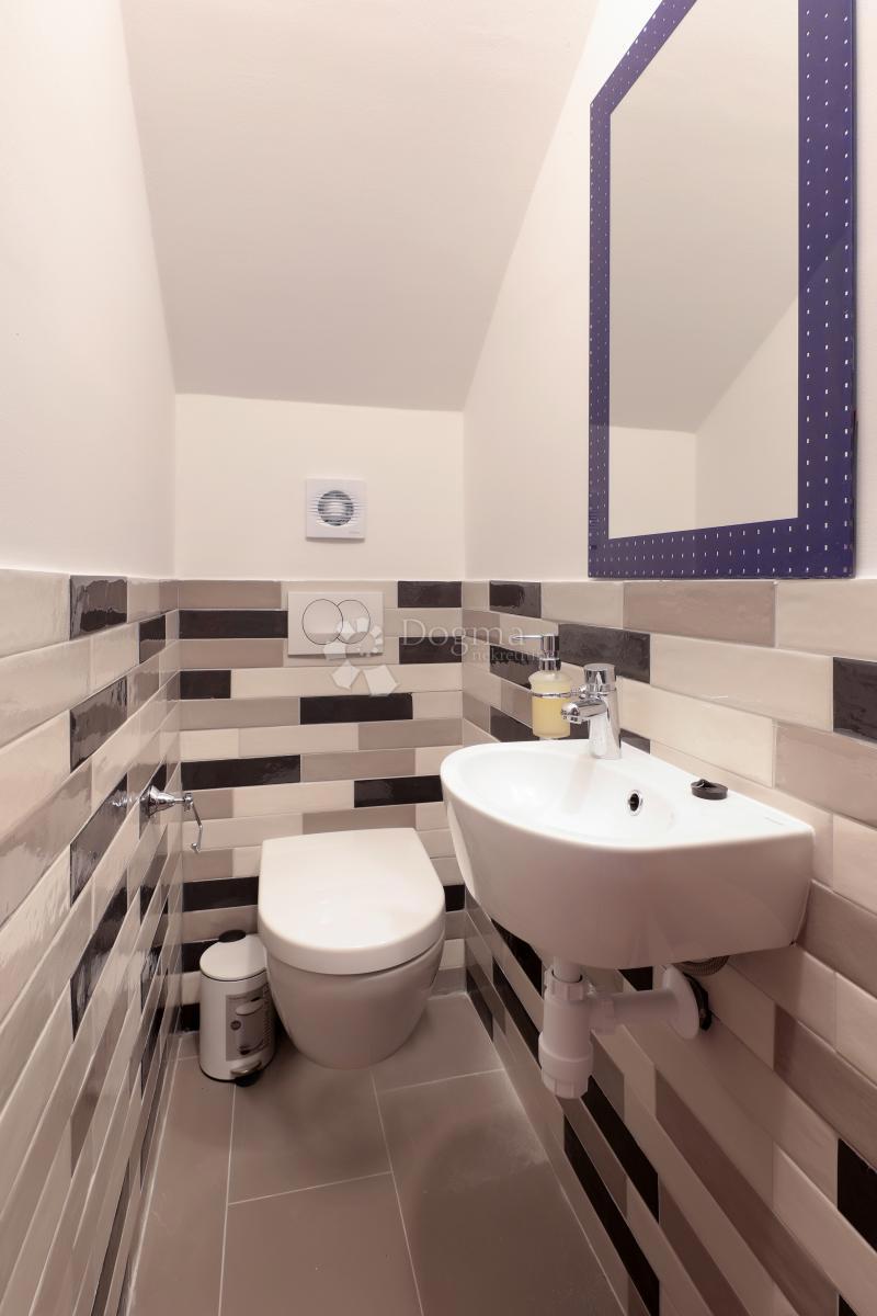 SREDOZEMSKI BISER NA OTOKU MOLATU - DVOJNA HIŠA Z VELIKIM TURISTIČNIM POTENCIALOM