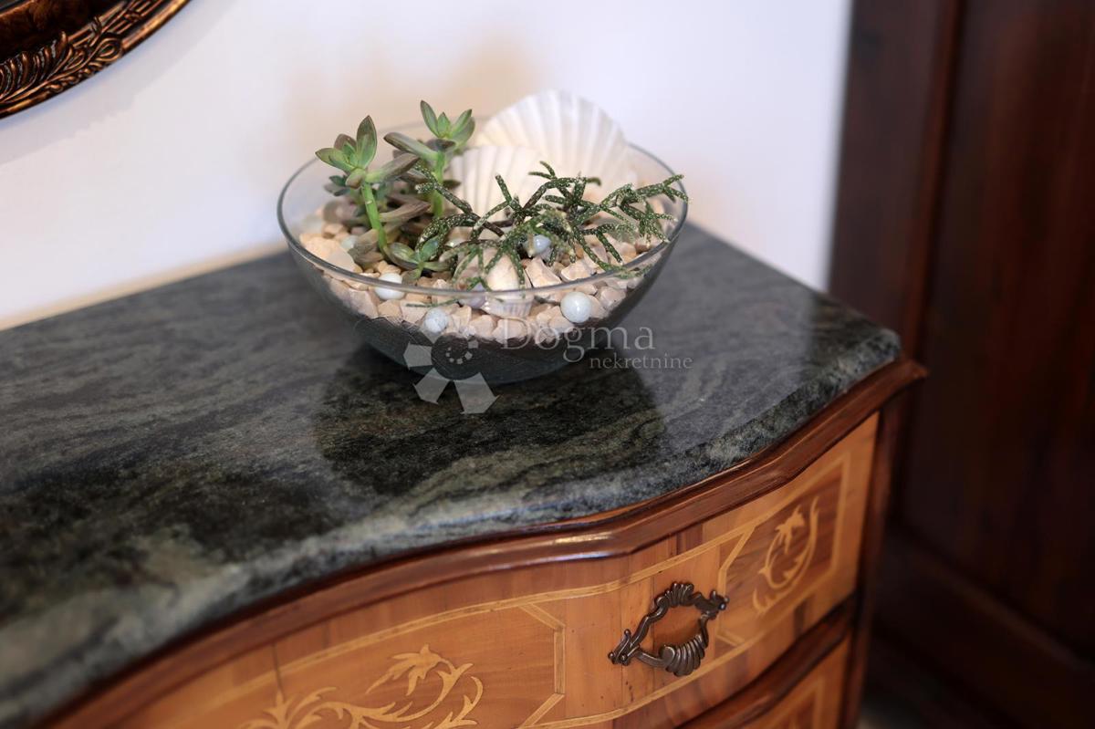 SREDOZEMSKI BISER NA OTOKU MOLATU - DVOJNA HIŠA Z VELIKIM TURISTIČNIM POTENCIALOM