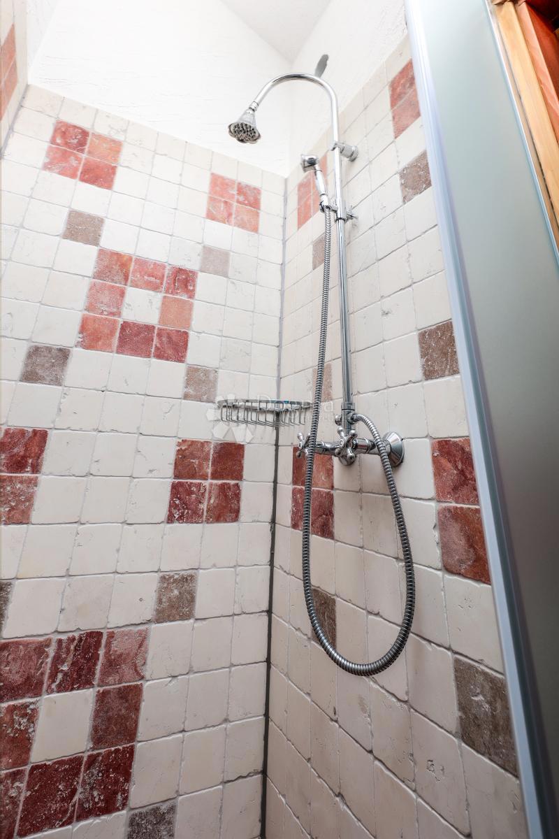 SREDOZEMSKI BISER NA OTOKU MOLATU - DVOJNA HIŠA Z VELIKIM TURISTIČNIM POTENCIALOM