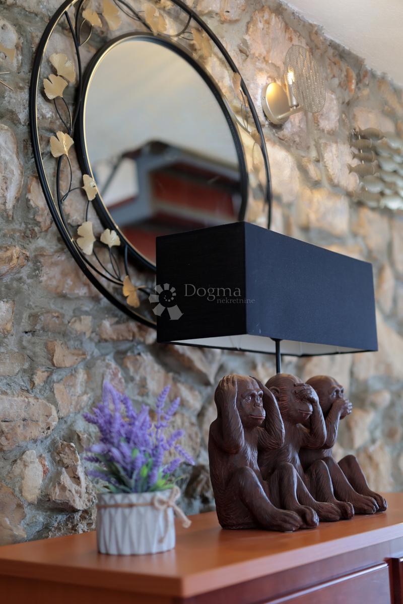 SREDOZEMSKI BISER NA OTOKU MOLATU - DVOJNA HIŠA Z VELIKIM TURISTIČNIM POTENCIALOM