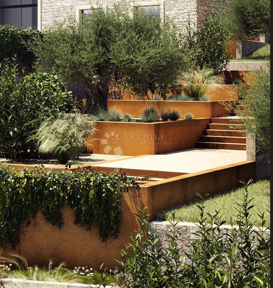 Veliko zazidljivo zemljišče s projektom