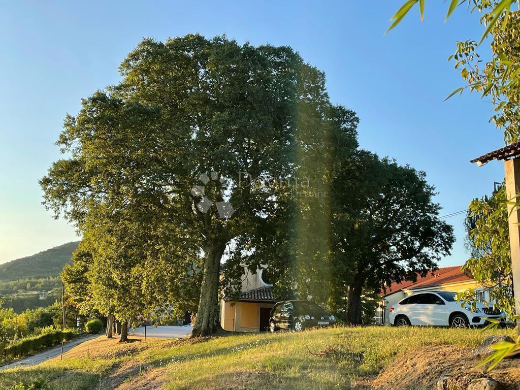 Veliko zazidljivo zemljišče s projektom