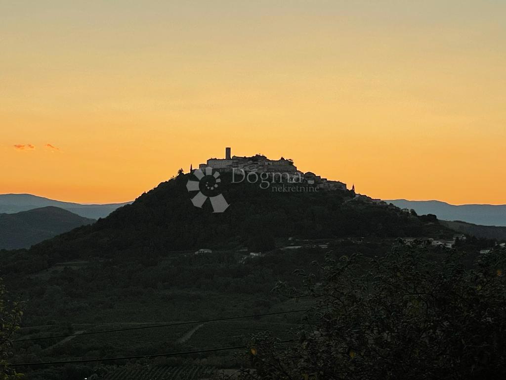 Veliko zazidljivo zemljišče s projektom