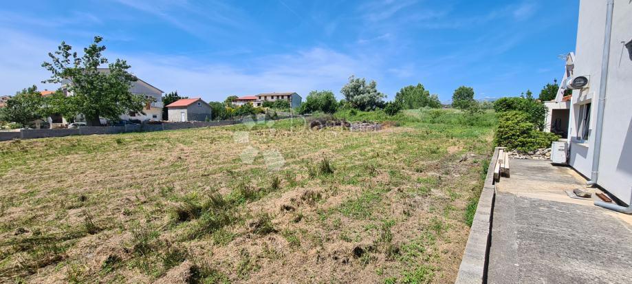 Ljubač prva vrsta: 3034 m² ob peščeni plaži