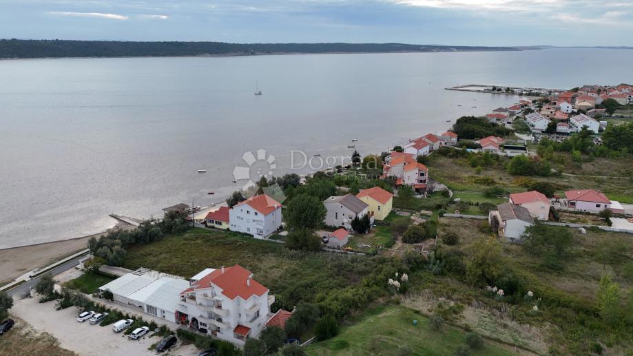 Ljubač prva vrsta: 3034 m² ob peščeni plaži