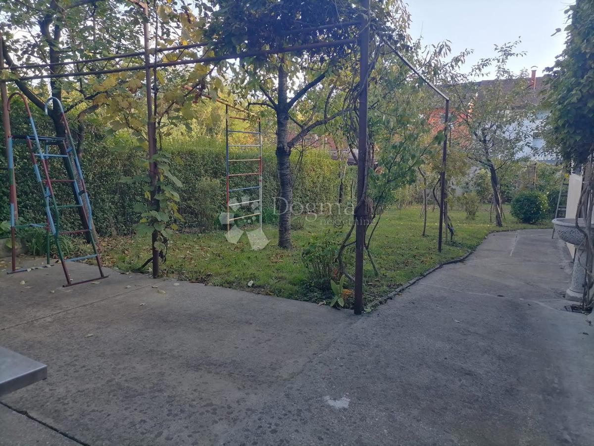 Hiša Kraljevečki Novaki, Sesvete, 373m2