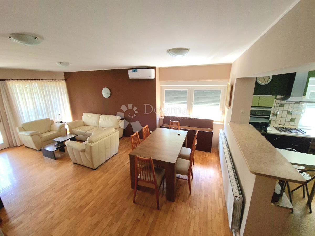 Hiša Kraljevečki Novaki, Sesvete, 373m2