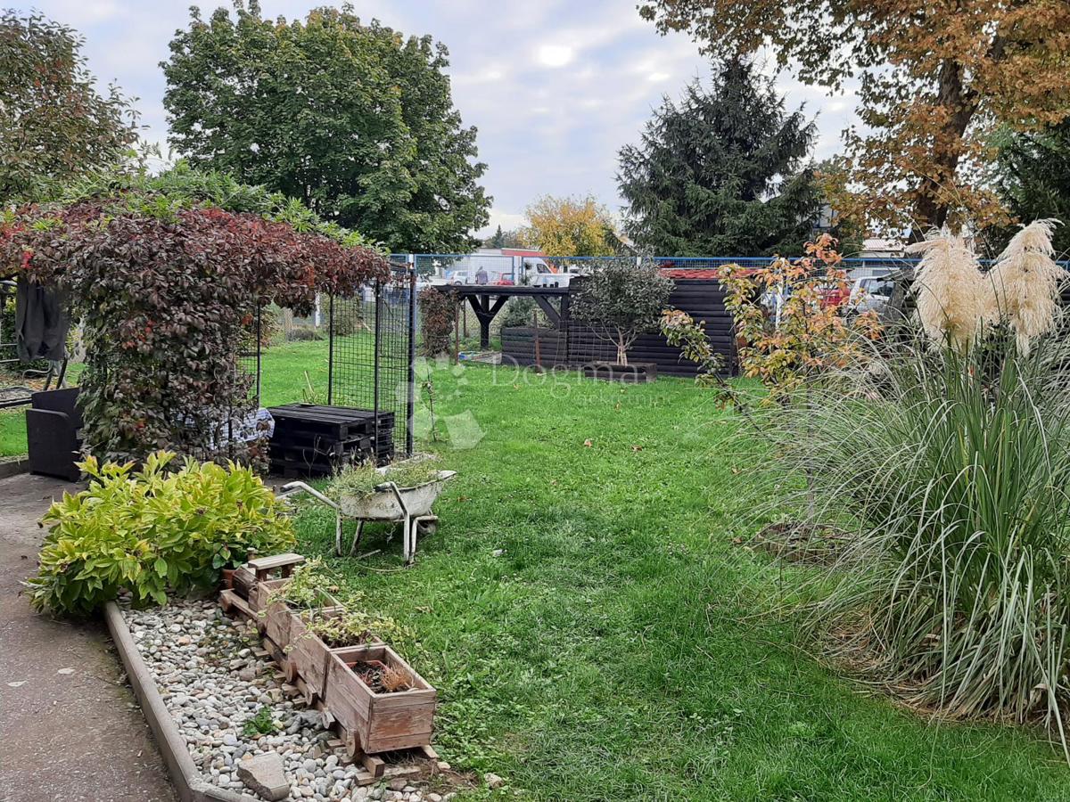 Hiša Sesvetski Kobiljak, Sesvete, 426m2