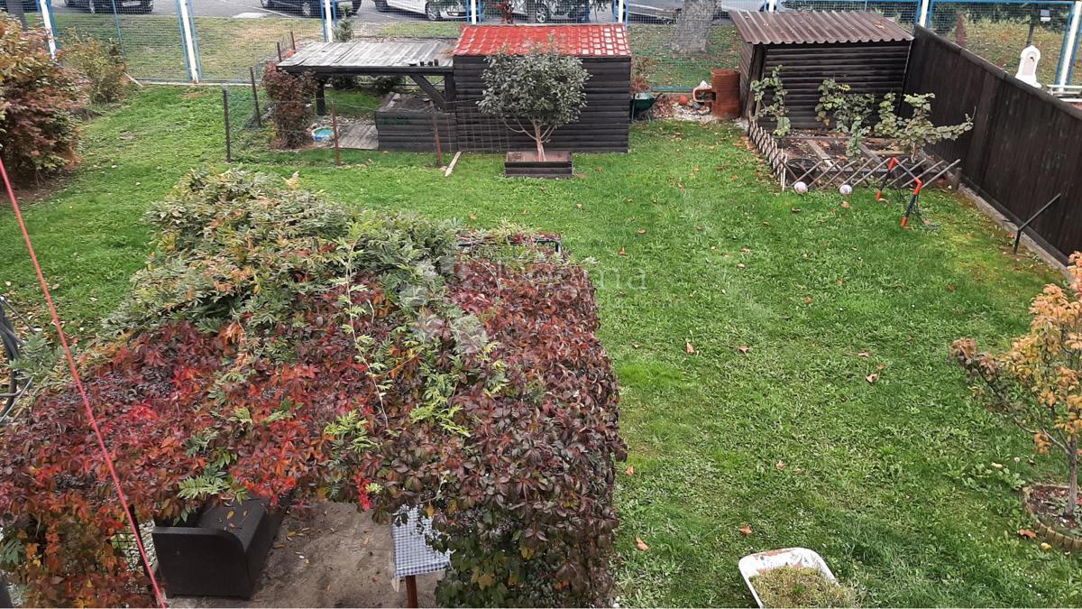 Hiša Sesvetski Kobiljak, Sesvete, 426m2