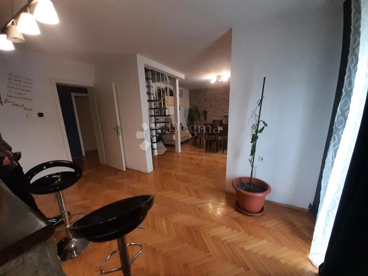 Hiša Sesvetski Kobiljak, Sesvete, 426m2