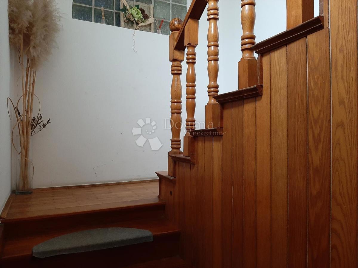 Hiša Sesvetski Kobiljak, Sesvete, 426m2