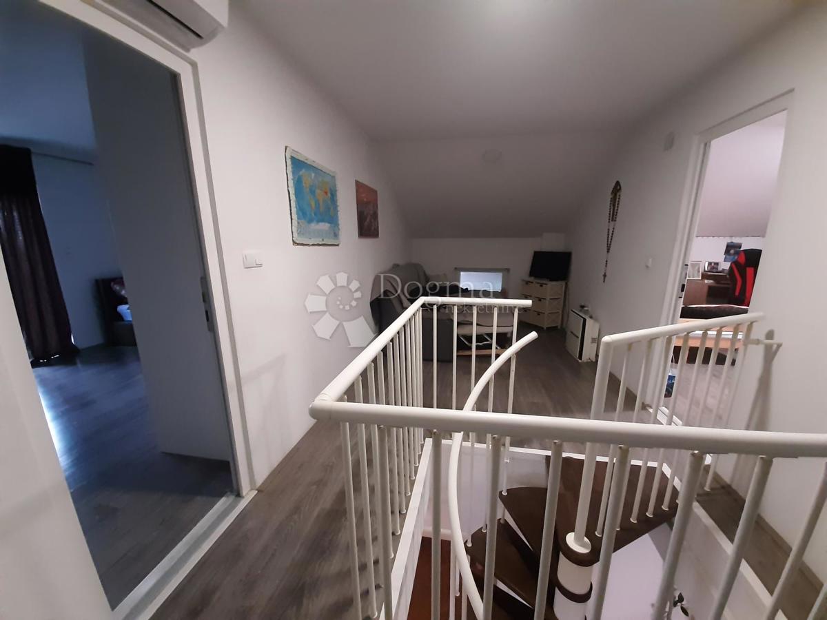 Hiša Sesvetski Kobiljak, Sesvete, 426m2