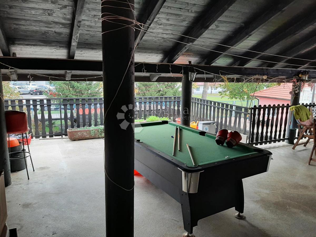 Hiša Sesvetski Kobiljak, Sesvete, 426m2