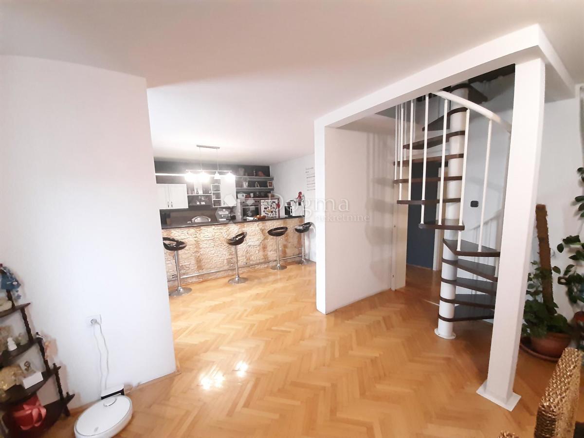 Hiša Sesvetski Kobiljak, Sesvete, 426m2