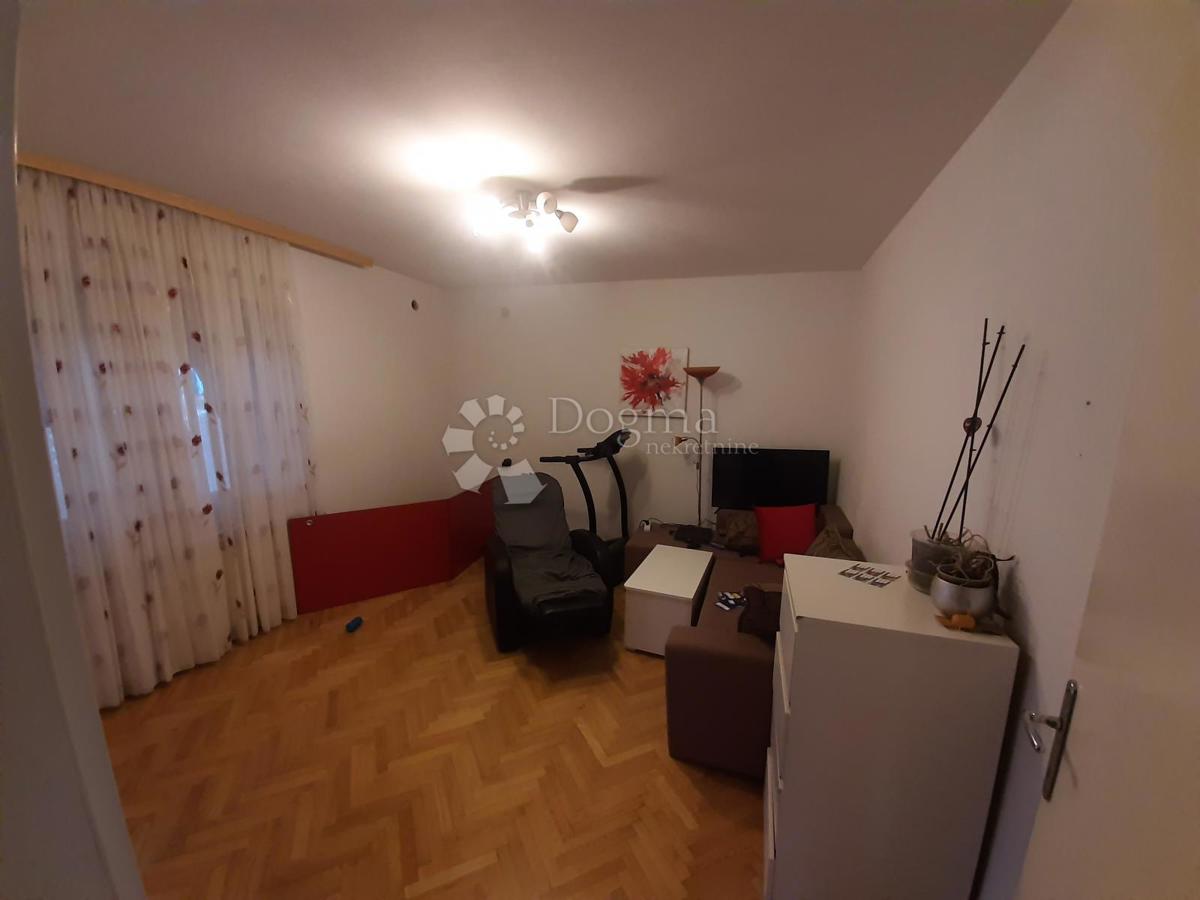 Hiša Sesvetski Kobiljak, Sesvete, 426m2